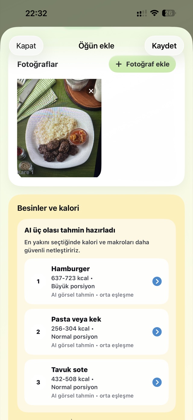 DietArchive öğün ekleme ekranı: çekilen yemek fotoğrafı ve yapay zekanın kalori tahminleri